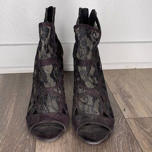 Steve Madden lace high heel shoes size 8